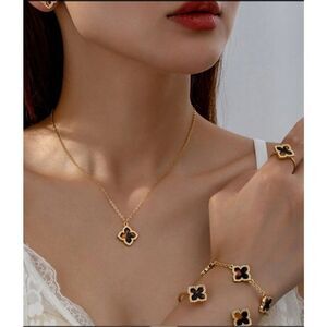 5 Piece Clover Jewelry Set